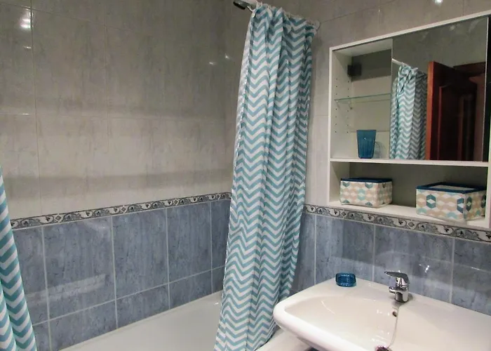 En Centro De * فينيستيري